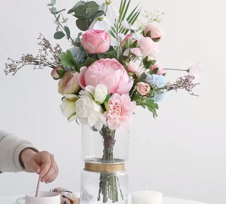 The Magic of Fake Flowers and Art Flowers in Modern Decor